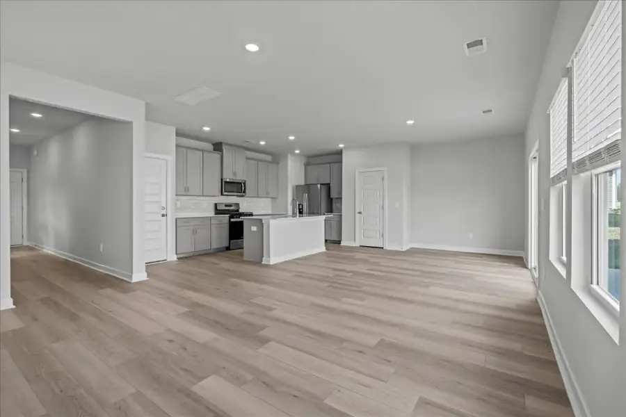 Spacious, unfurnished interior of a new home in Creek Ridge - Heritage Collection, Spartanburg (Image 10).