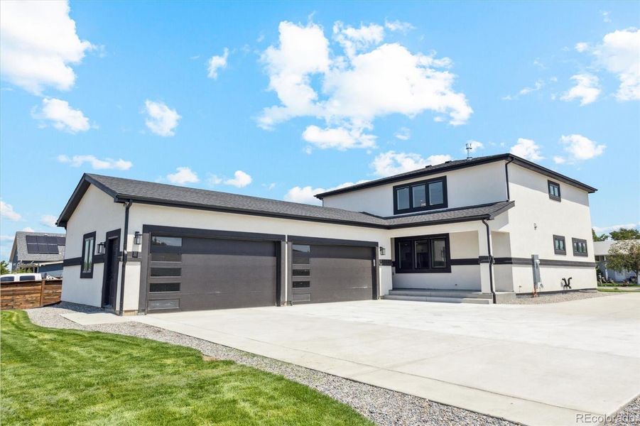 Front exterior of a new home in , Aurora, CO, highlighting curb appeal (Image 25).