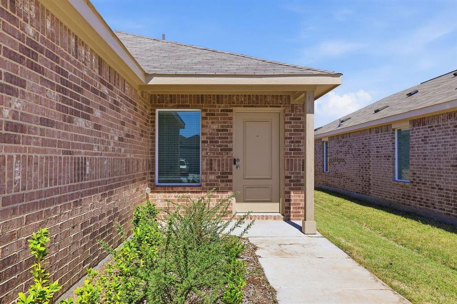 Exterior details and patio area of a home in Falcon Heights, Forney (Image 3).