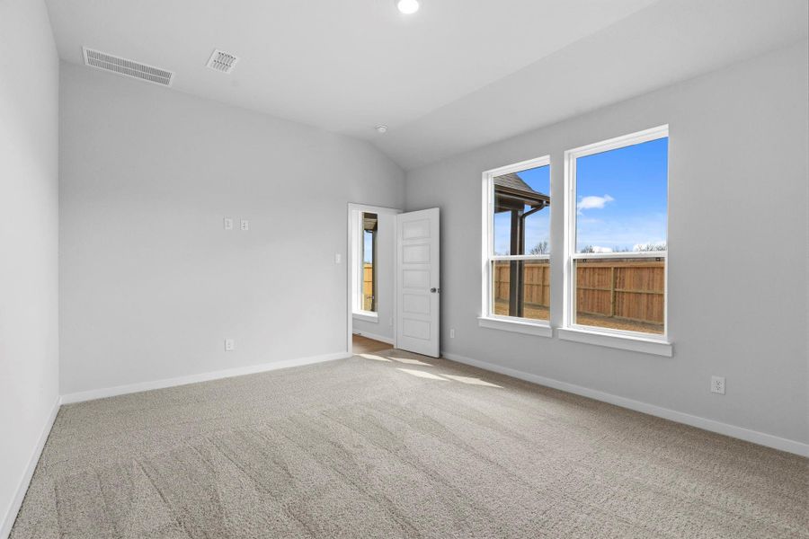 Spacious, unfurnished interior of a new home in Sienna 45', 50', Missouri City (Image 28).
