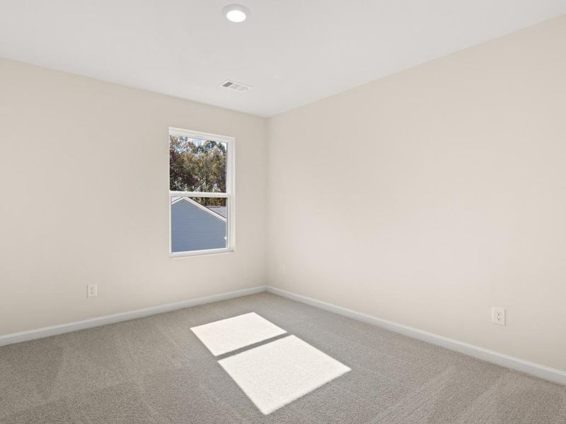 Spacious, unfurnished interior of a new home in Oaks at Cedar Grove, Fairburn (Image 10).