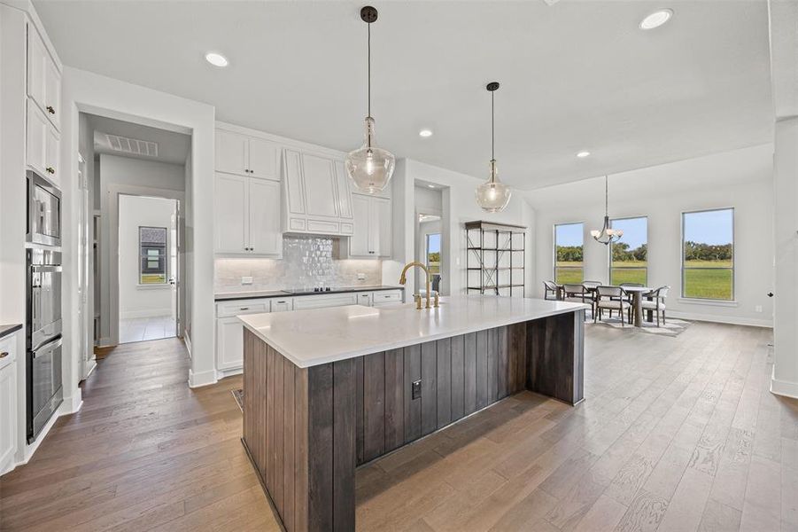 Furnished interior view inside a new home in Waterfall Ranch - 1 Acre Lots, Waxahachie (Image 18). Furnished interior view inside a new home in Waterfall Ranch - 1 Acre Lots, Waxahachie (Image 18).