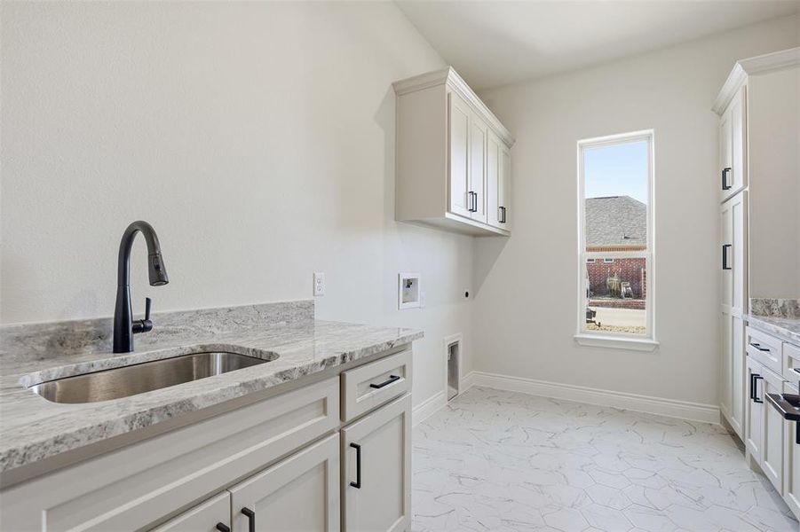 Furnished interior view inside a new home in , Granbury (Image 15).