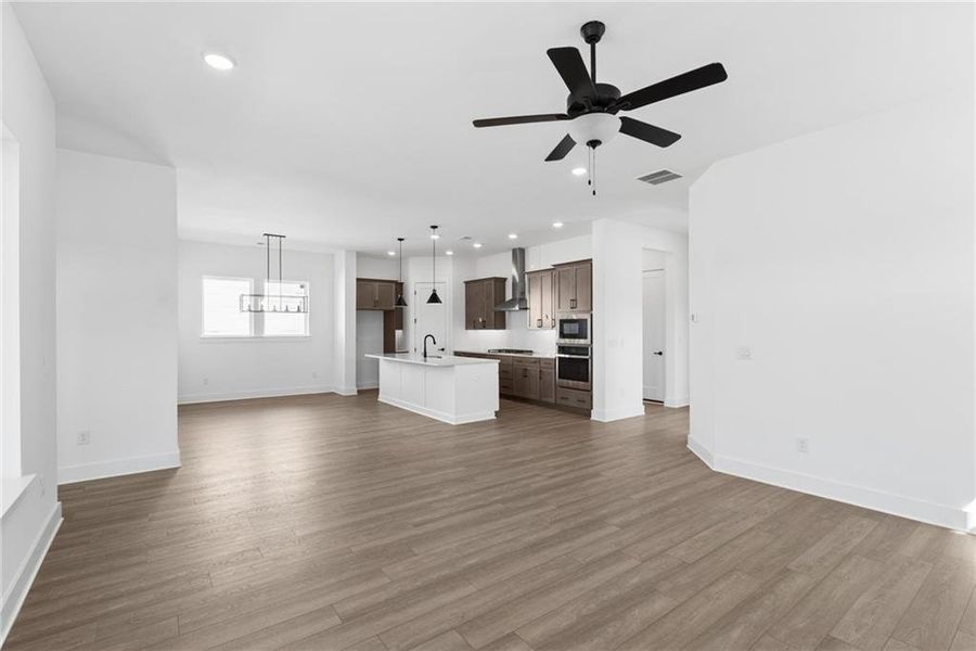 Spacious, unfurnished interior of a new home in , Gainesville (Image 8).