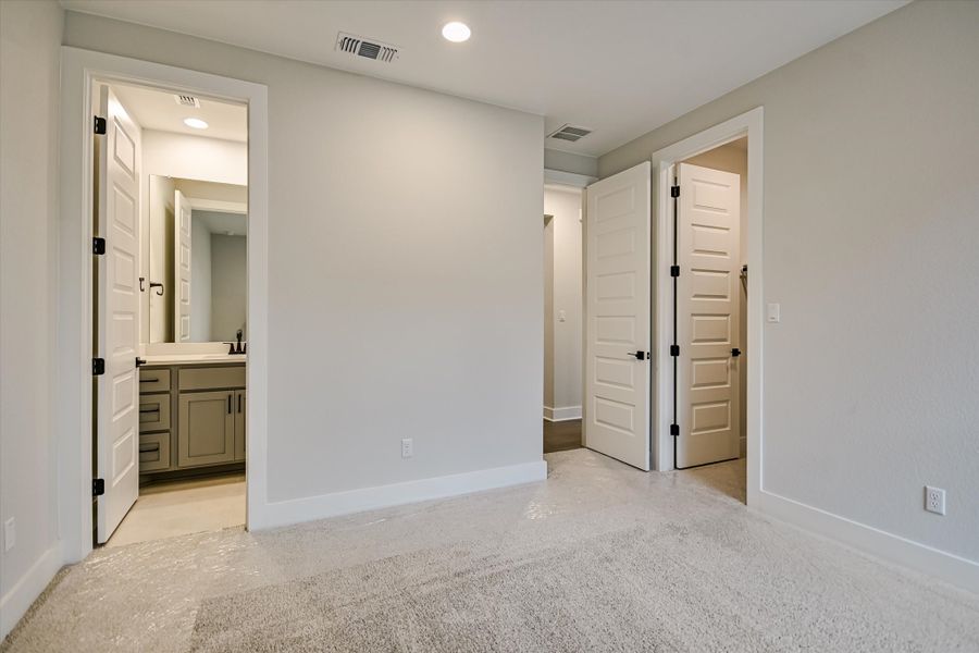 Representative unfurnished interior of a home built from the Sapphire by Giddens Homes in Riverstone, Georgetown (Image 93).