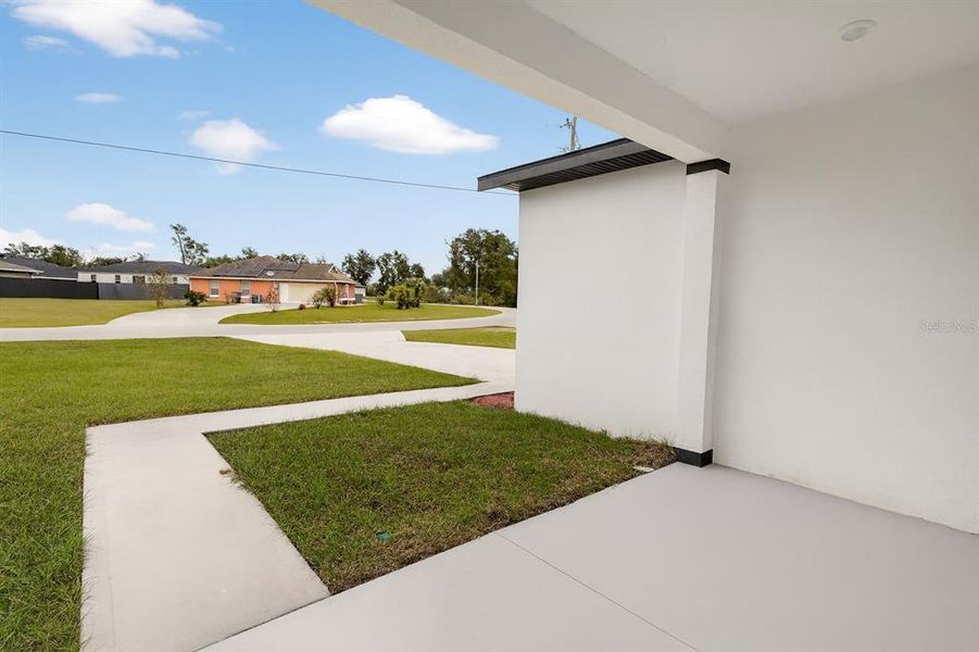 Exterior details and patio area of a home in , Ocala (Image 4).