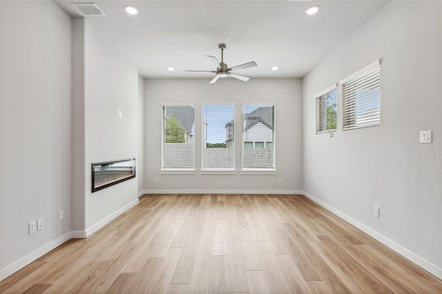Spacious, unfurnished interior of a new home in Painted Tree, McKinney (Image 18). Spacious, unfurnished interior of a new home in Painted Tree, McKinney (Image 18).