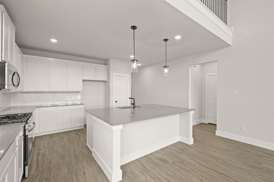 1724 Nesting Robin- Kitchen-6991