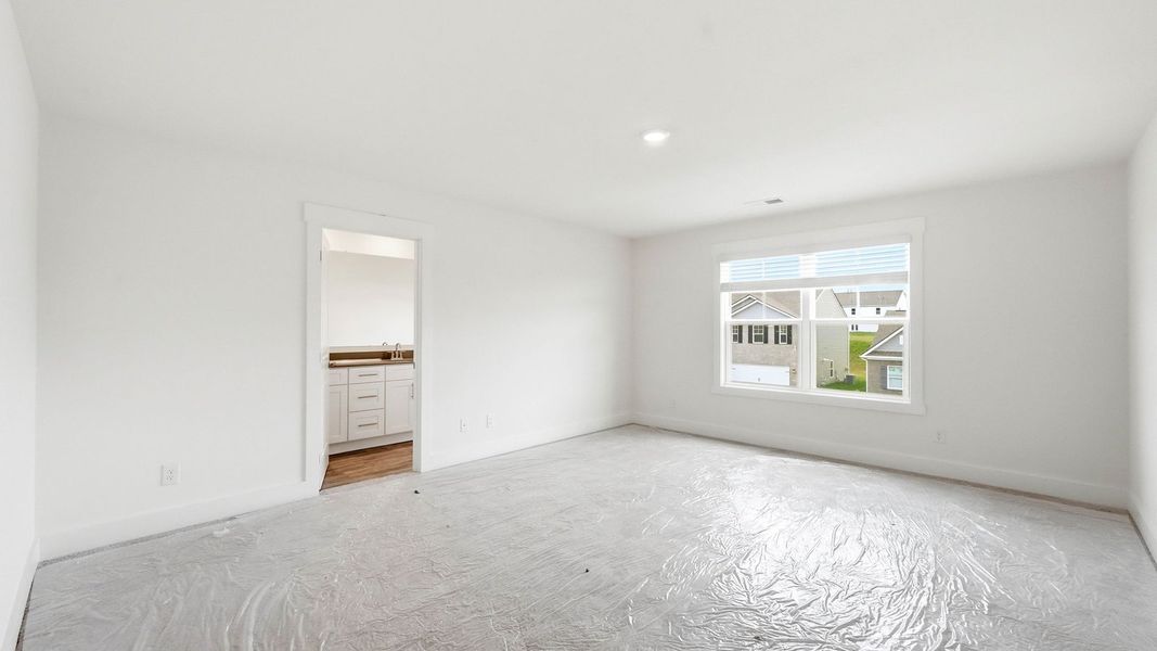 Spacious, unfurnished interior of a new home in Fieldcrest Acres, Blountville (Image 18).