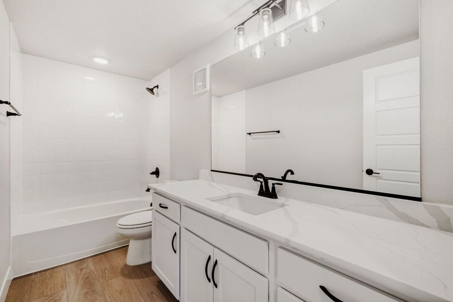 8720 San Diego - Full Bathroom