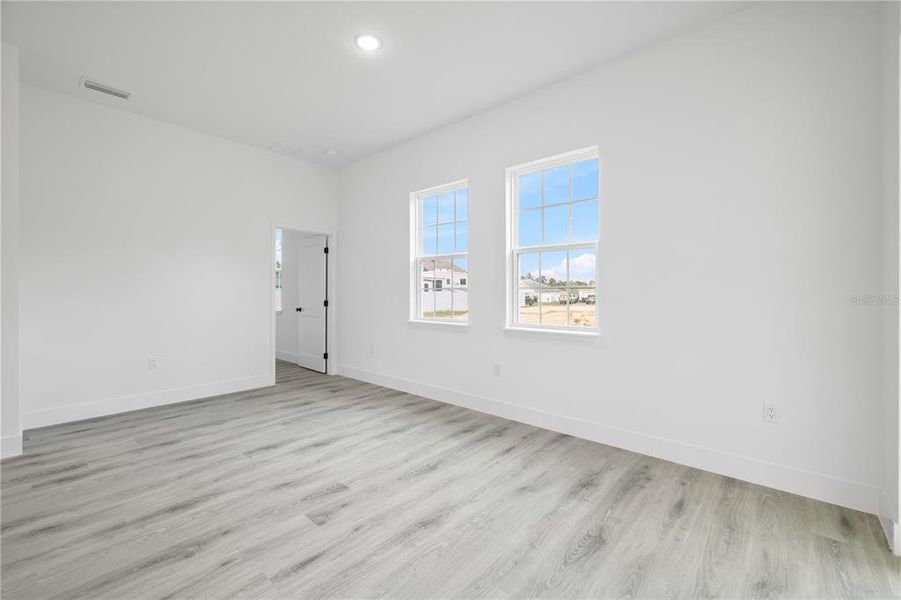 Spacious, unfurnished interior of a new home in , Ocala (Image 34).