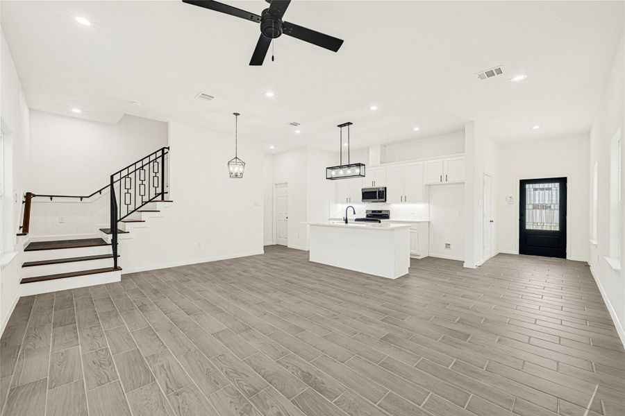 Spacious, unfurnished interior of a new home in , Houston (Image 17).