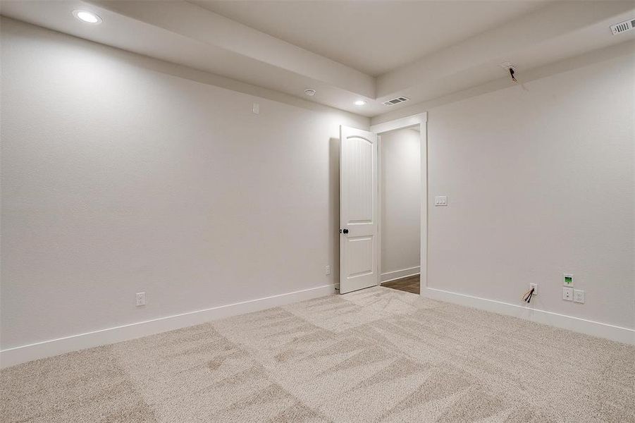 Empty room with light carpet