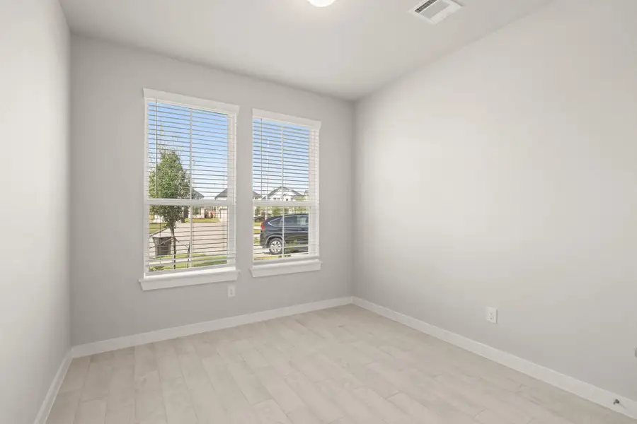 Spacious, unfurnished interior of a new home in Morton Creek Ranch, Katy (Image 20).