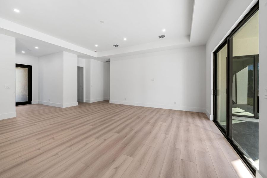 Spacious, unfurnished interior of a new home in , Loxahatchee (Image 19).