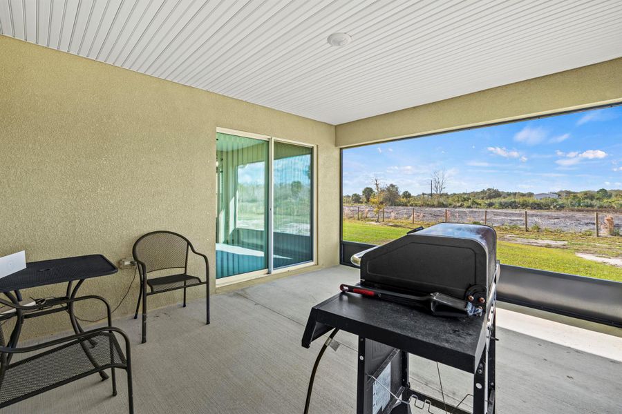 Exterior details and patio area of a home in , Okeechobee (Image 27).