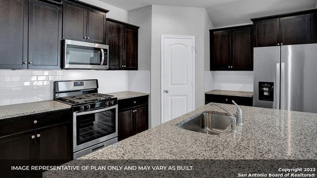 Furnished interior view inside a new home in Arroyo Ranch, Seguin (Image 7).