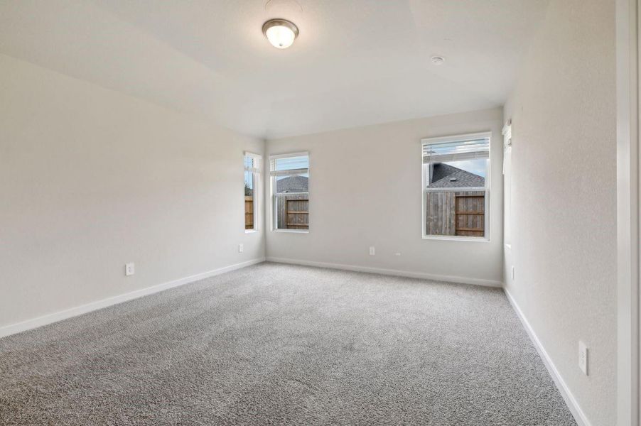 Spacious, unfurnished interior of a new home in , Conroe (Image 33).