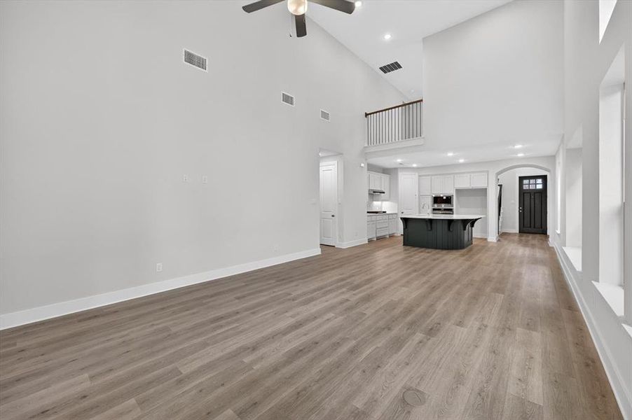 Spacious, unfurnished interior of a new home in Wellington, Haslet (Image 14).