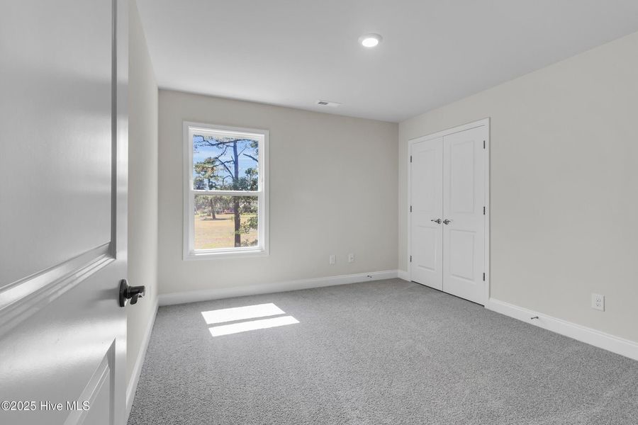 Spacious, unfurnished interior of a new home in Fairfield Harbour, New Bern (Image 22).