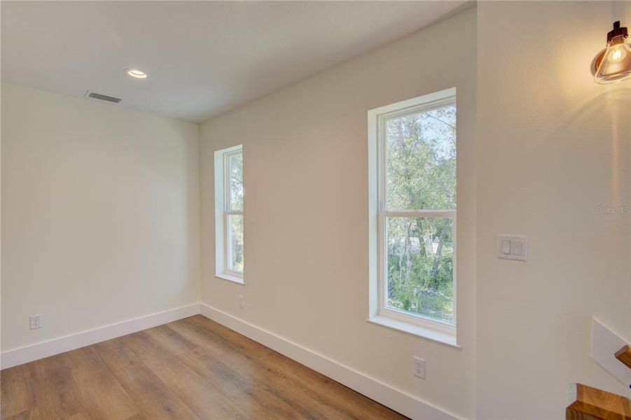 Spacious, unfurnished interior of a new home in , Mount Dora (Image 27).