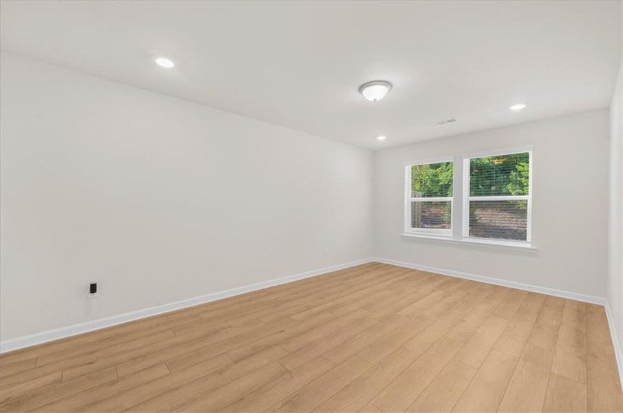Spacious, unfurnished interior of a new home in , Atlanta (Image 35).