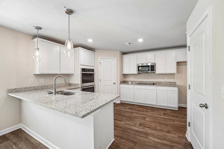 4br New Home in Hogansville, GA.  - Slide 16