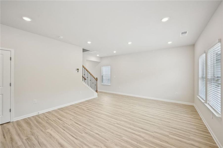Spacious, unfurnished interior of a new home in Hawthorne Station, College Park (Image 32).