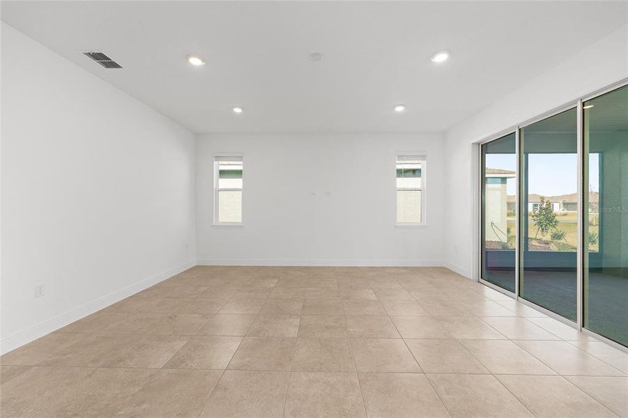 Spacious, unfurnished interior of a new home in , Ocala (Image 15).