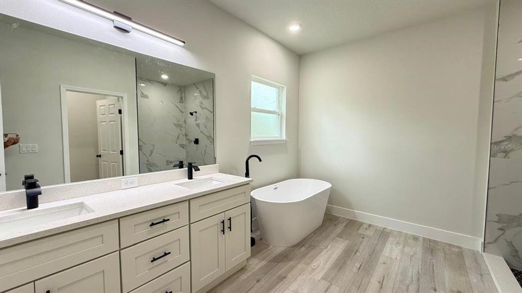 Furnished interior view inside a new home in , Ocala (Image 5).