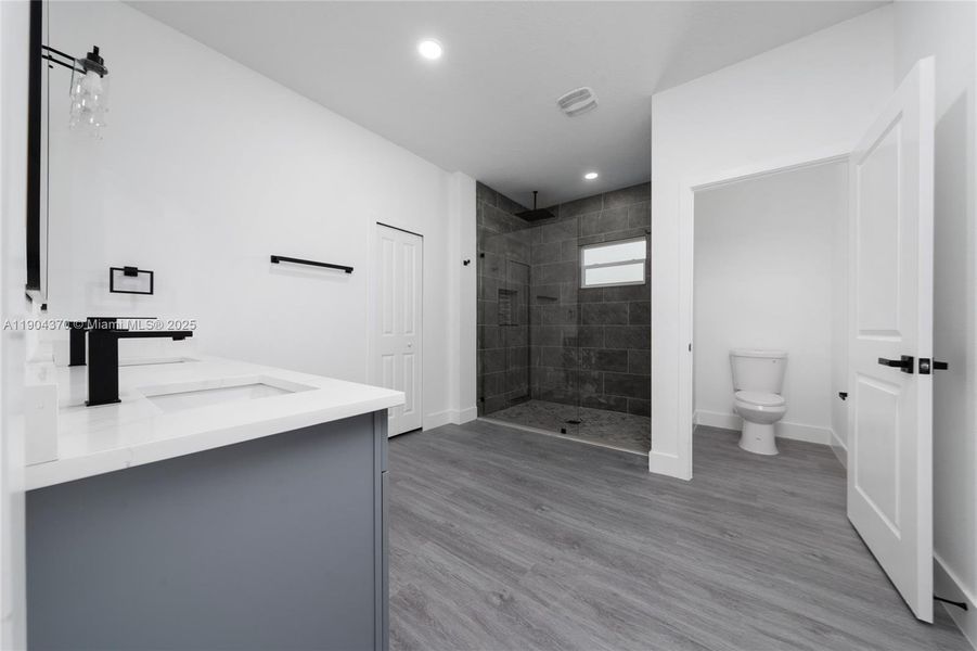 Image 27 of a home in .