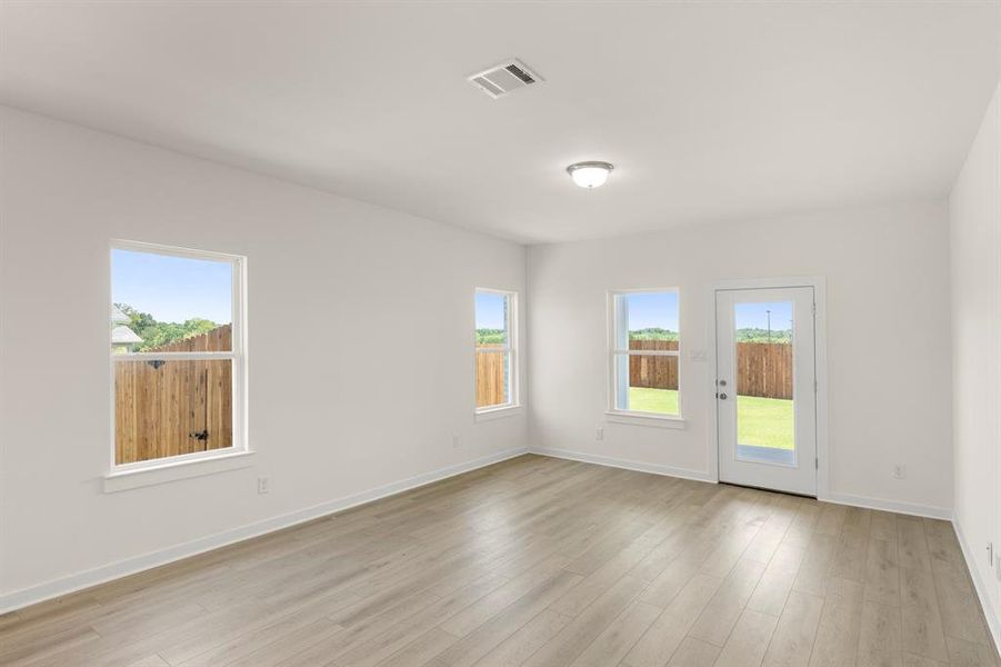 11. 402 Heritage Grove - Family 11. 402 Heritage Grove - Family
