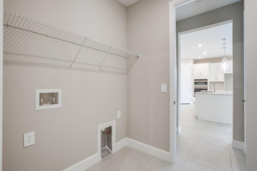 Spacious, unfurnished interior of a new home in Indigo Creek, Apollo Beach (Image 24).