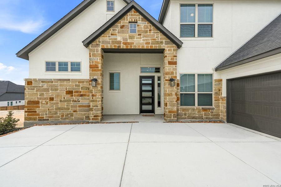 Exterior details and patio area of a home in Prominence Urban, San Antonio (Image 28).