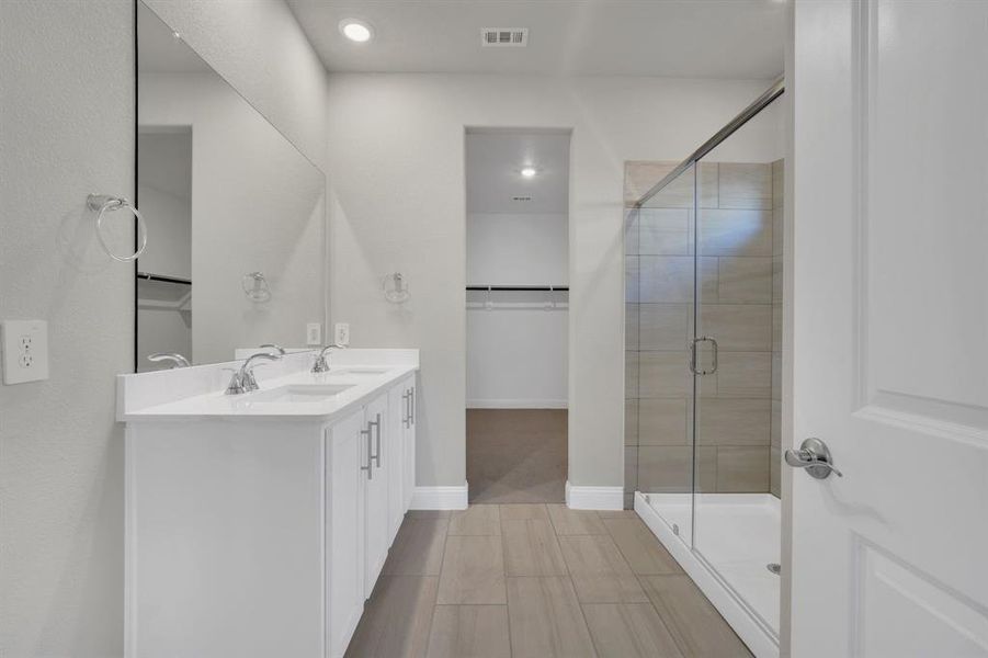 Furnished interior view inside a new home in Stonehaven, Seagoville (Image 12). Furnished interior view inside a new home in Stonehaven, Seagoville (Image 12).