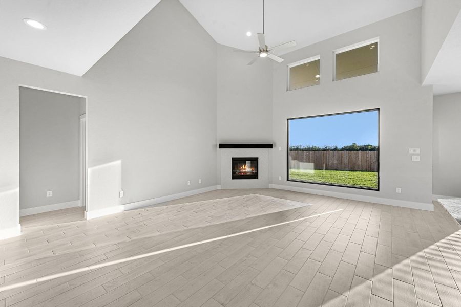 Spacious, unfurnished interior of a new home in Briarwood Crossing, Rosenberg (Image 34).