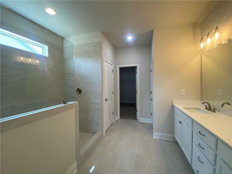 Furnished interior view inside a new home in , Jefferson (Image 28).