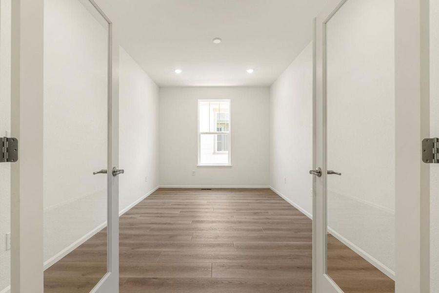 Spacious, unfurnished interior of a new home in Murphy Creek Reserve, Aurora (Image 14). Spacious, unfurnished interior of a new home in Murphy Creek Reserve, Aurora (Image 14).