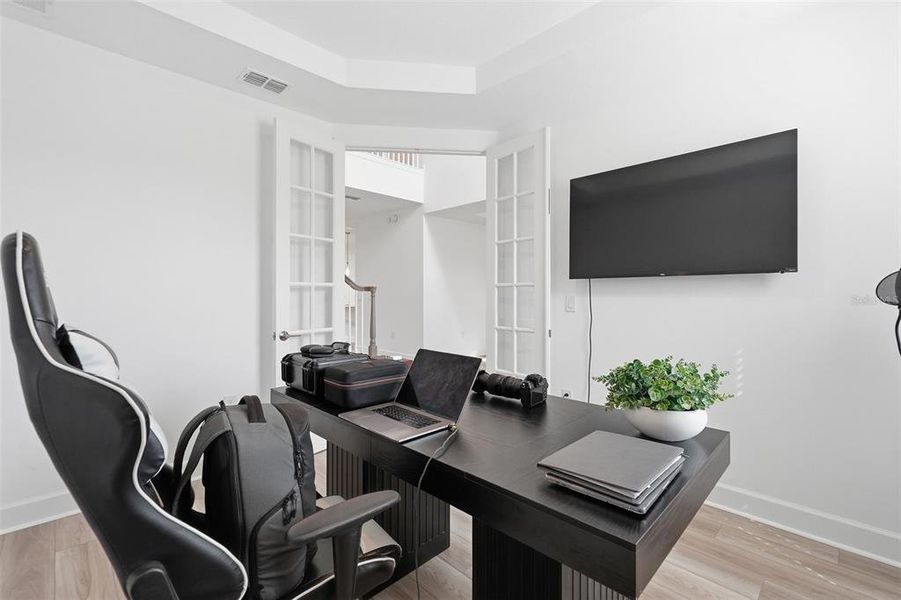 Furnished interior view inside a new home in , Plant City (Image 11).