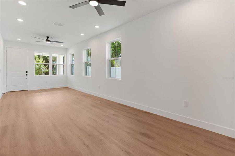Spacious, unfurnished interior of a new home in , Tampa (Image 32).