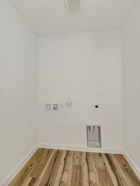 Spacious, unfurnished interior of a new home in , Dallas (Image 26).