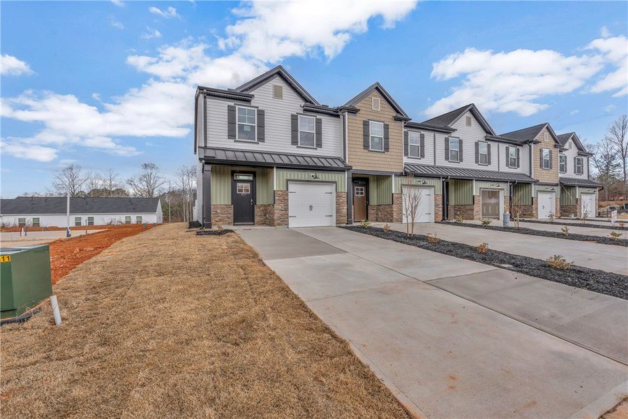 These newly constructed townhomes offer modern des These newly constructed townhomes offer modern des