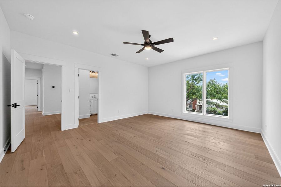 Spacious, unfurnished interior of a new home in , Alamo Heights (Image 39).