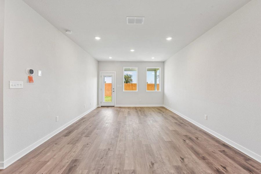 Spacious, unfurnished interior of a new home in Trinity Ranch, Elgin (Image 28).