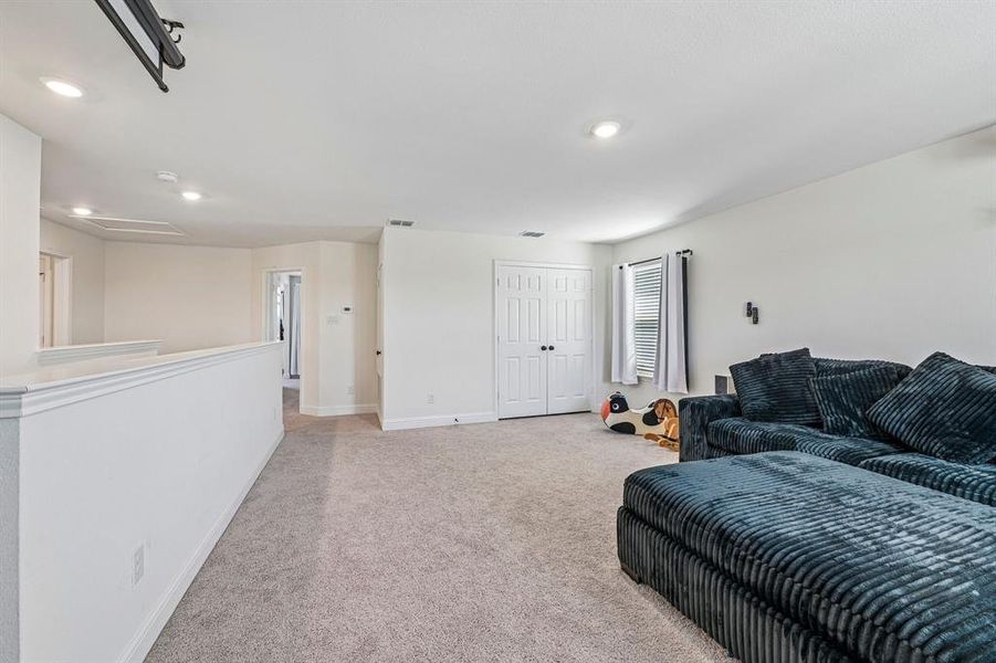 Spacious, unfurnished interior of a new home in Cottonwood Creek, Seagoville (Image 39). Spacious, unfurnished interior of a new home in Cottonwood Creek, Seagoville (Image 39).