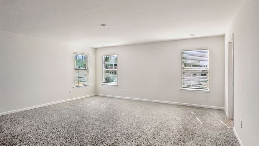 Spacious, unfurnished interior of a new home in Valleywood Farms, Waynesville (Image 16).