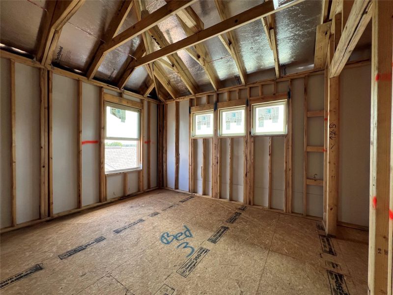 Spacious, unfurnished interior of a new home in Rolling Glen, Hutto (Image 24).