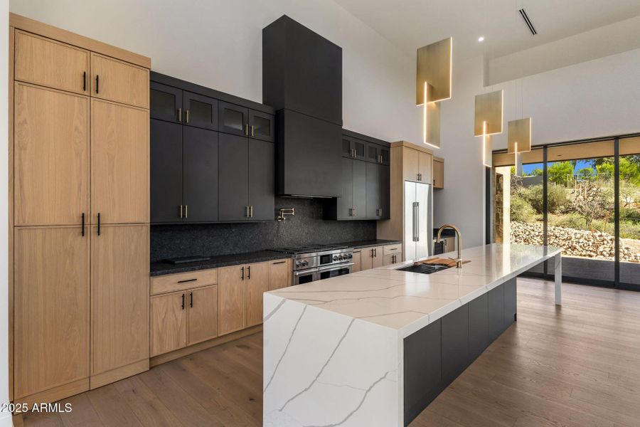 Kitchen w Butler's Pantry