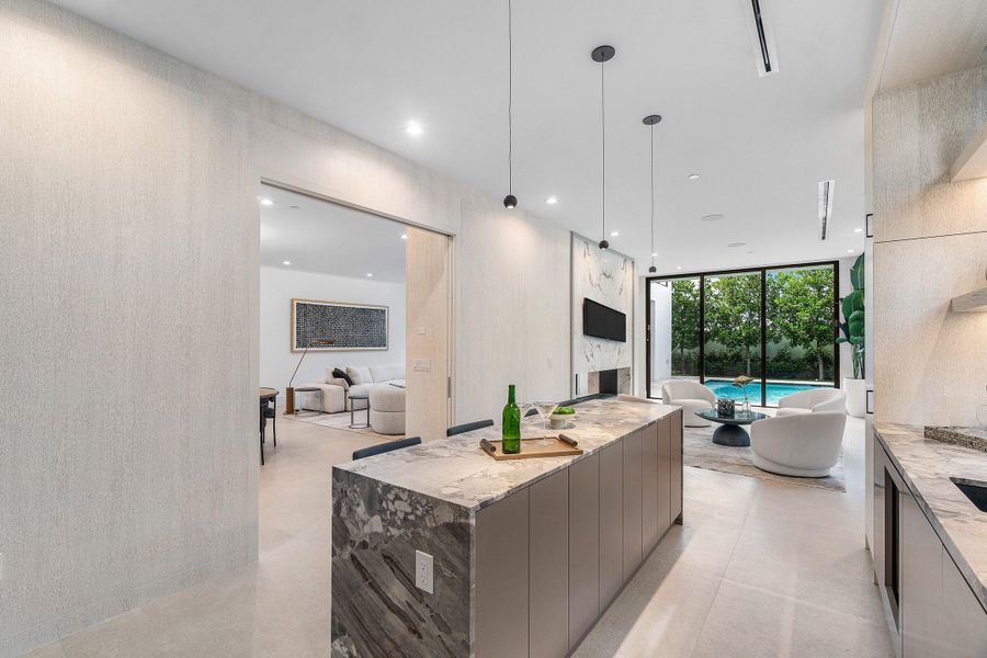 014-810PalmTrail-DelrayBeach-FL-33483-SM