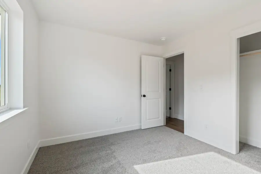 Spacious, unfurnished interior of a new home in Willowbrook, Madras (Image 41).